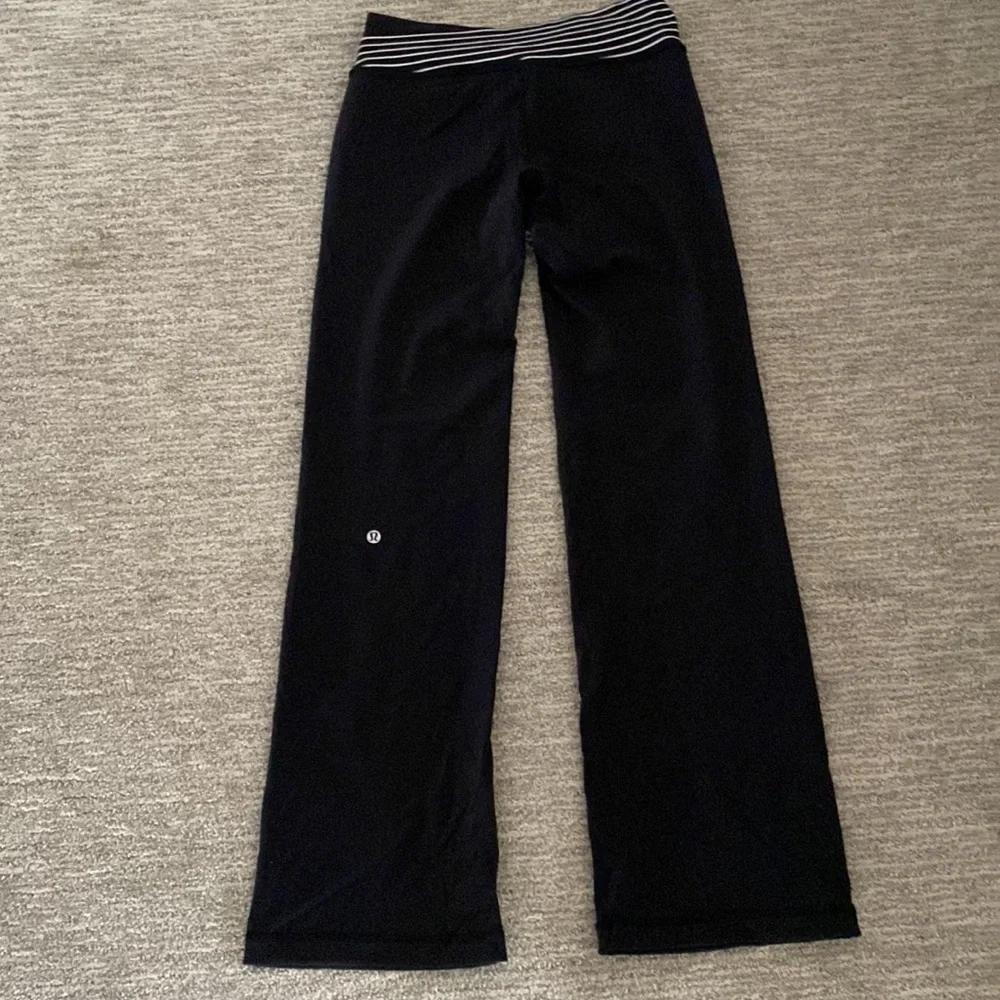 Lululemon bootcut legging midrise waist 6 - Picture 3 of 5